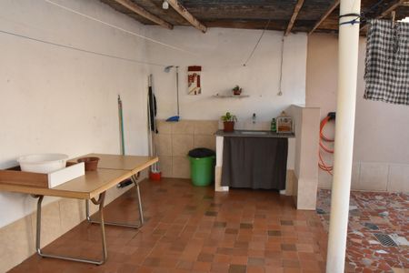 Casa à venda com 265m², 2 quartos e 3 vagas Casa à venda com 265m², 2 quartos e 3 vagasEdícula
