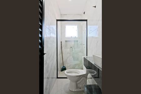Banheiro de casa para alugar com 1 quarto, 35m² em Vila Penteado, São Paulo
