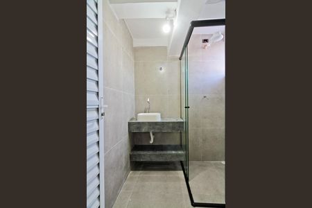 Banheiro de casa para alugar com 1 quarto, 45m² em Vila Penteado, São Paulo