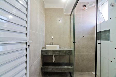 Banheiro de casa para alugar com 1 quarto, 45m² em Vila Penteado, São Paulo