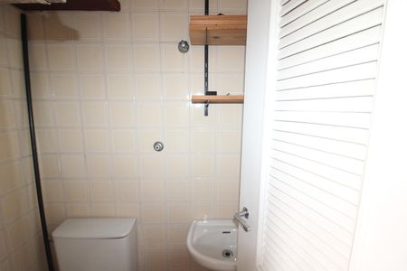 Apartamento à venda com 58m², 2 quartos e 1 vagaÁrea de Serviço - Banheiro