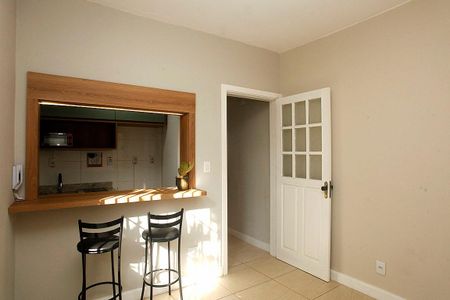 Sala de apartamento para alugar com 1 quarto, 35m² em Santa Cecília, Porto Alegre