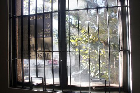 Plaquinha de apartamento para alugar com 1 quarto, 35m² em Santa Cecília, Porto Alegre