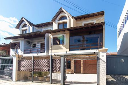 Fachada de casa à venda com 3 quartos, 294m² em Ipanema, Porto Alegre