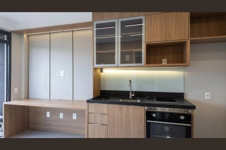 Sala/Cozinha de kitnet/studio para alugar com 1 quarto, 28m² em Pinheiros, São Paulo