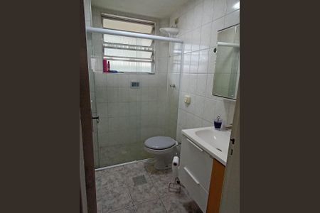 Banheiro de apartamento para alugar com 1 quarto, 40m² em Guilhermina, Praia Grande