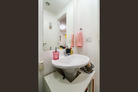 Banheiro social de apartamento para alugar com 2 quartos, 55m² em Vila Andrade, São Paulo