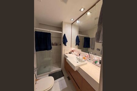Banheiro de apartamento à venda com 4 quartos, 240m² em Icaraí, Niterói