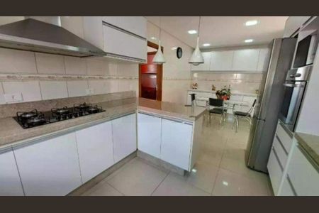 Casa à venda com 294m², 3 quartos e 15 vagas