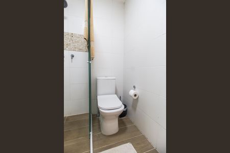 Apartamento à venda com 80m², 2 quartos e 2 vagas Apartamento à venda com 80m², 2 quartos e 2 vagasBanheiro da Suíte