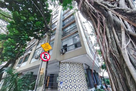 Fachada  de apartamento para alugar com 1 quarto, 49m² em Laranjeiras, Rio de Janeiro