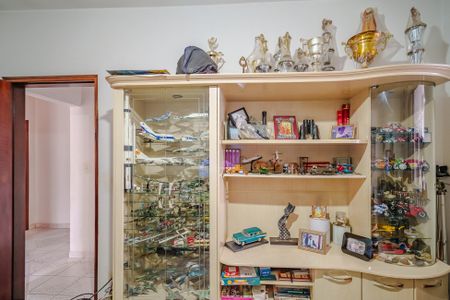 Casa à venda com 400m², 6 quartos e 2 vagas Casa à venda com 400m², 6 quartos e 2 vagasQuarto 2