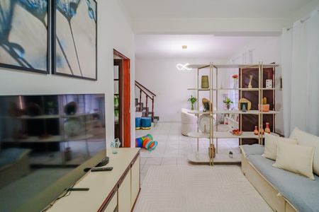 Casa à venda com 400m², 6 quartos e 2 vagas Casa à venda com 400m², 6 quartos e 2 vagasSala