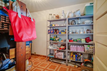 Casa à venda com 400m², 6 quartos e 2 vagas Casa à venda com 400m², 6 quartos e 2 vagasDepósito/Dispensa