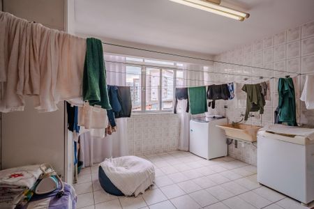 Casa à venda com 400m², 6 quartos e 2 vagas Casa à venda com 400m², 6 quartos e 2 vagasÁrea de Serviço