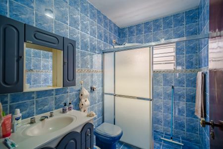 Casa à venda com 400m², 6 quartos e 2 vagas Casa à venda com 400m², 6 quartos e 2 vagasBanheiro 2
