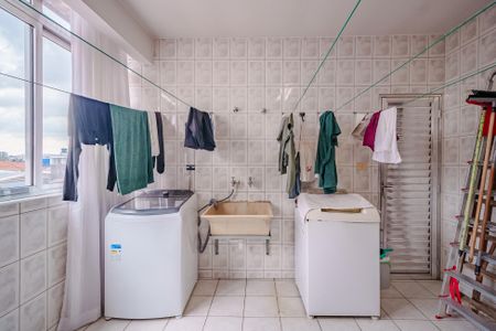 Casa à venda com 400m², 6 quartos e 2 vagas Casa à venda com 400m², 6 quartos e 2 vagasÁrea de Serviço