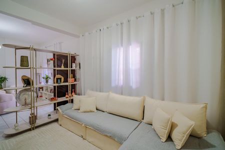 Casa à venda com 400m², 6 quartos e 2 vagas Casa à venda com 400m², 6 quartos e 2 vagasSala