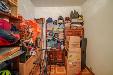 Casa à venda com 400m², 6 quartos e 2 vagas Casa à venda com 400m², 6 quartos e 2 vagasDepósito/Dispensa