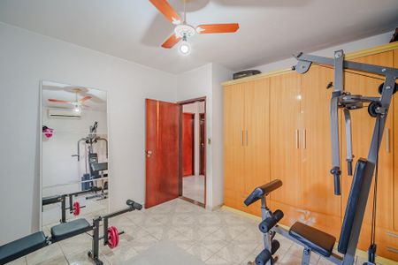 Casa à venda com 400m², 6 quartos e 2 vagas Casa à venda com 400m², 6 quartos e 2 vagasQuarto 1