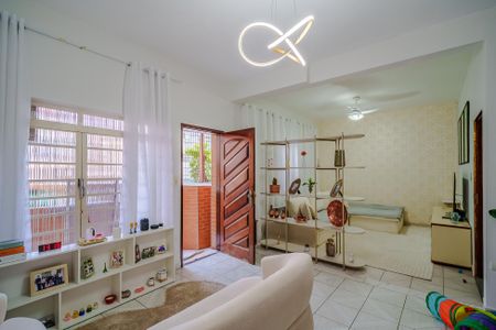 Casa à venda com 6 quartos, 400m² em Jaguaré, São Paulo