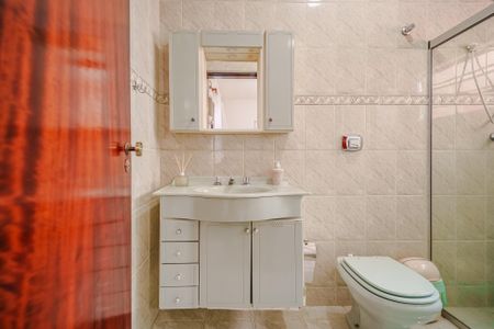Casa à venda com 400m², 6 quartos e 2 vagas Casa à venda com 400m², 6 quartos e 2 vagasBanheiro da Suíte