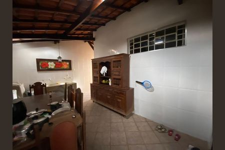 Casa à venda com 198m², 3 quartos e 8 vagas