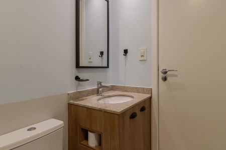 Banheiro de kitnet/studio para alugar com 1 quarto, 25m² em Indianópolis, São Paulo