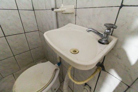 Banheiro de kitnet/studio para alugar com 1 quarto, 35m² em Jardim dos Ipes, São Paulo