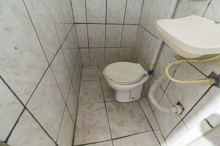 Banheiro de kitnet/studio para alugar com 1 quarto, 35m² em Jardim dos Ipes, São Paulo