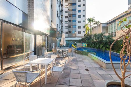 Apartamento à venda com 201m², 3 quartos e 4 vagas Apartamento à venda com 201m², 3 quartos e 4 vagasPiscina