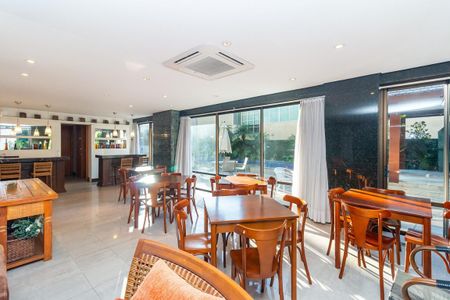 Apartamento à venda com 201m², 3 quartos e 4 vagas Apartamento à venda com 201m², 3 quartos e 4 vagasSalão de Festas