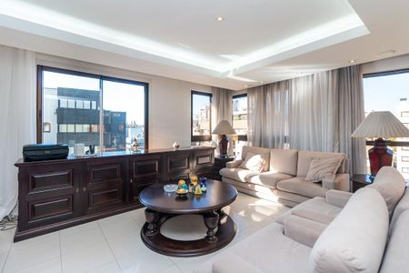 Apartamento à venda com 201m², 3 quartos e 4 vagas Apartamento à venda com 201m², 3 quartos e 4 vagasSala