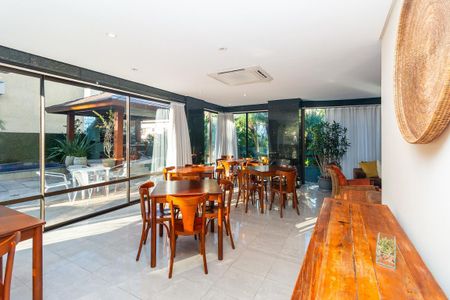 Apartamento à venda com 201m², 3 quartos e 4 vagas Apartamento à venda com 201m², 3 quartos e 4 vagasSalão de Festas