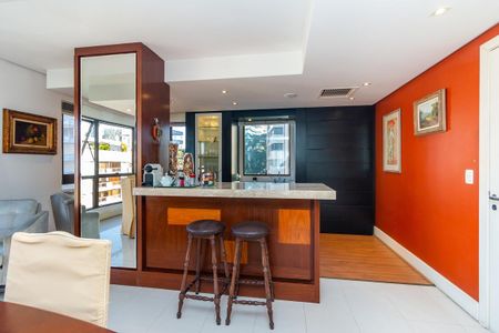 Apartamento à venda com 201m², 3 quartos e 4 vagas Apartamento à venda com 201m², 3 quartos e 4 vagasCopa