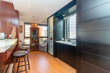 Apartamento à venda com 201m², 3 quartos e 4 vagas Apartamento à venda com 201m², 3 quartos e 4 vagasCopa