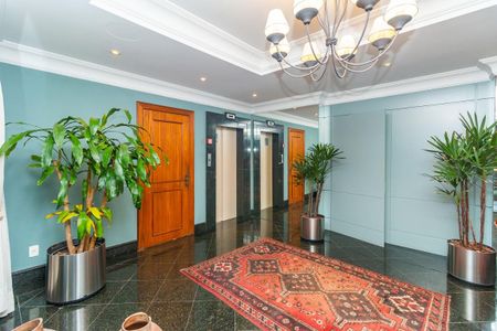 Apartamento à venda com 201m², 3 quartos e 4 vagas Apartamento à venda com 201m², 3 quartos e 4 vagasHall Social