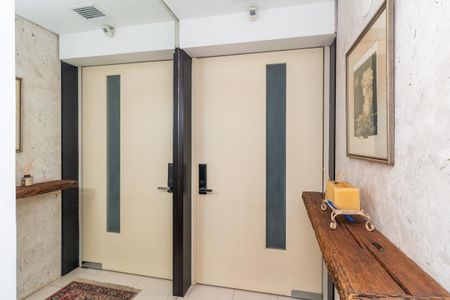 Apartamento à venda com 201m², 3 quartos e 4 vagas Apartamento à venda com 201m², 3 quartos e 4 vagasHall de Entrada