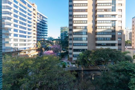 Apartamento à venda com 201m², 3 quartos e 4 vagas Apartamento à venda com 201m², 3 quartos e 4 vagasVista