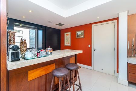 Apartamento à venda com 201m², 3 quartos e 4 vagas Apartamento à venda com 201m², 3 quartos e 4 vagasCopa