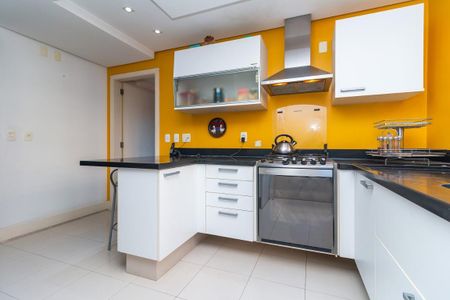 Apartamento à venda com 201m², 3 quartos e 4 vagas Apartamento à venda com 201m², 3 quartos e 4 vagasCozinha