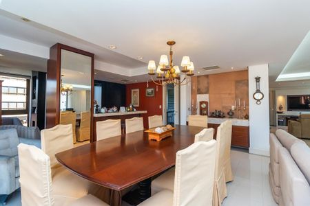Apartamento à venda com 201m², 3 quartos e 4 vagas Apartamento à venda com 201m², 3 quartos e 4 vagasSala de Jantar
