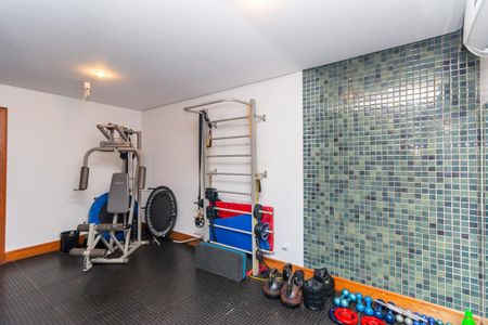 Apartamento à venda com 201m², 3 quartos e 4 vagas Apartamento à venda com 201m², 3 quartos e 4 vagasAcademia