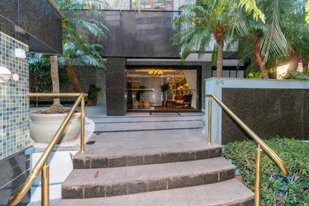 Apartamento à venda com 201m², 3 quartos e 4 vagas Apartamento à venda com 201m², 3 quartos e 4 vagasÁrea Externa
