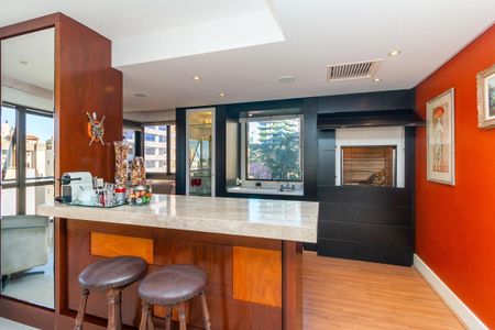 Apartamento à venda com 201m², 3 quartos e 4 vagas Apartamento à venda com 201m², 3 quartos e 4 vagasCopa