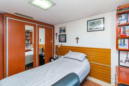 Apartamento à venda com 201m², 3 quartos e 4 vagas Apartamento à venda com 201m², 3 quartos e 4 vagasQuarto