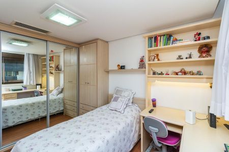 Apartamento à venda com 201m², 3 quartos e 4 vagas Apartamento à venda com 201m², 3 quartos e 4 vagasQuarto