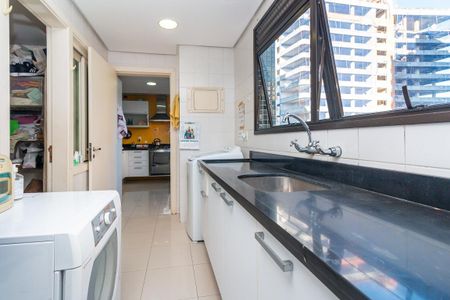 Apartamento à venda com 201m², 3 quartos e 4 vagas Apartamento à venda com 201m², 3 quartos e 4 vagasÁrea de Serviço
