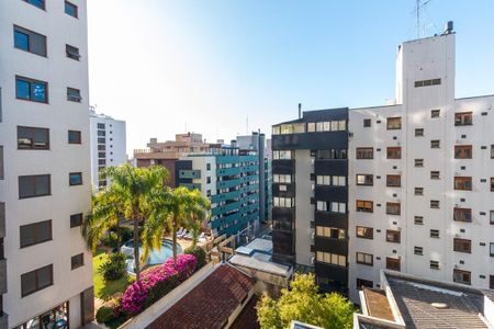 Apartamento à venda com 201m², 3 quartos e 4 vagas Apartamento à venda com 201m², 3 quartos e 4 vagasVista