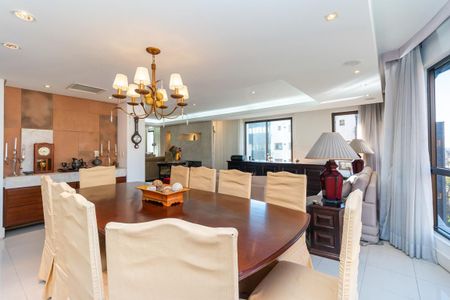 Apartamento à venda com 201m², 3 quartos e 4 vagas Apartamento à venda com 201m², 3 quartos e 4 vagasSala de Jantar